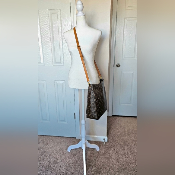 Authentic LOUIS VUITTON Looping GM Shoulder Crossbody Bag - Picture 10 of 11